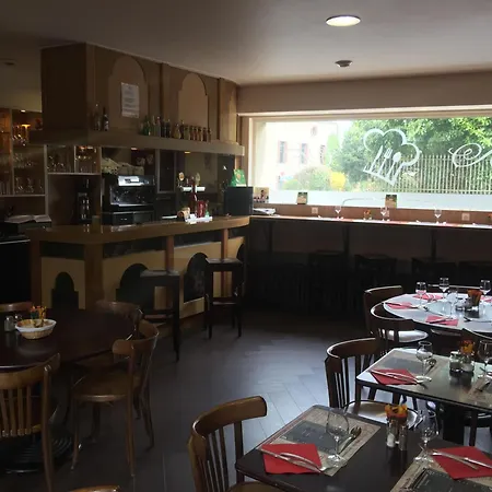 Hotel Au Pere Tranquille 2*