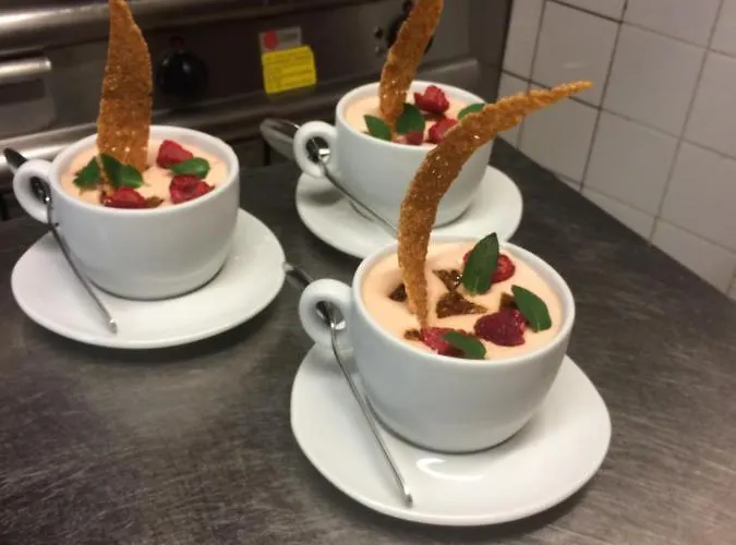 Au Pere Tranquille Hotel 2*